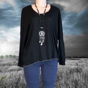 Black round neck knit